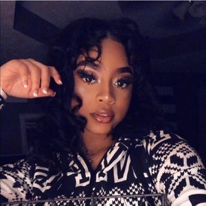 Meet your Posher, Latavia